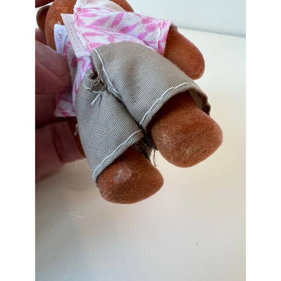 Li'l Woodzeez Housekeeping Toy Set w/Miniature Accessories and 2 Rabbit Figures - Picture 7 of 12